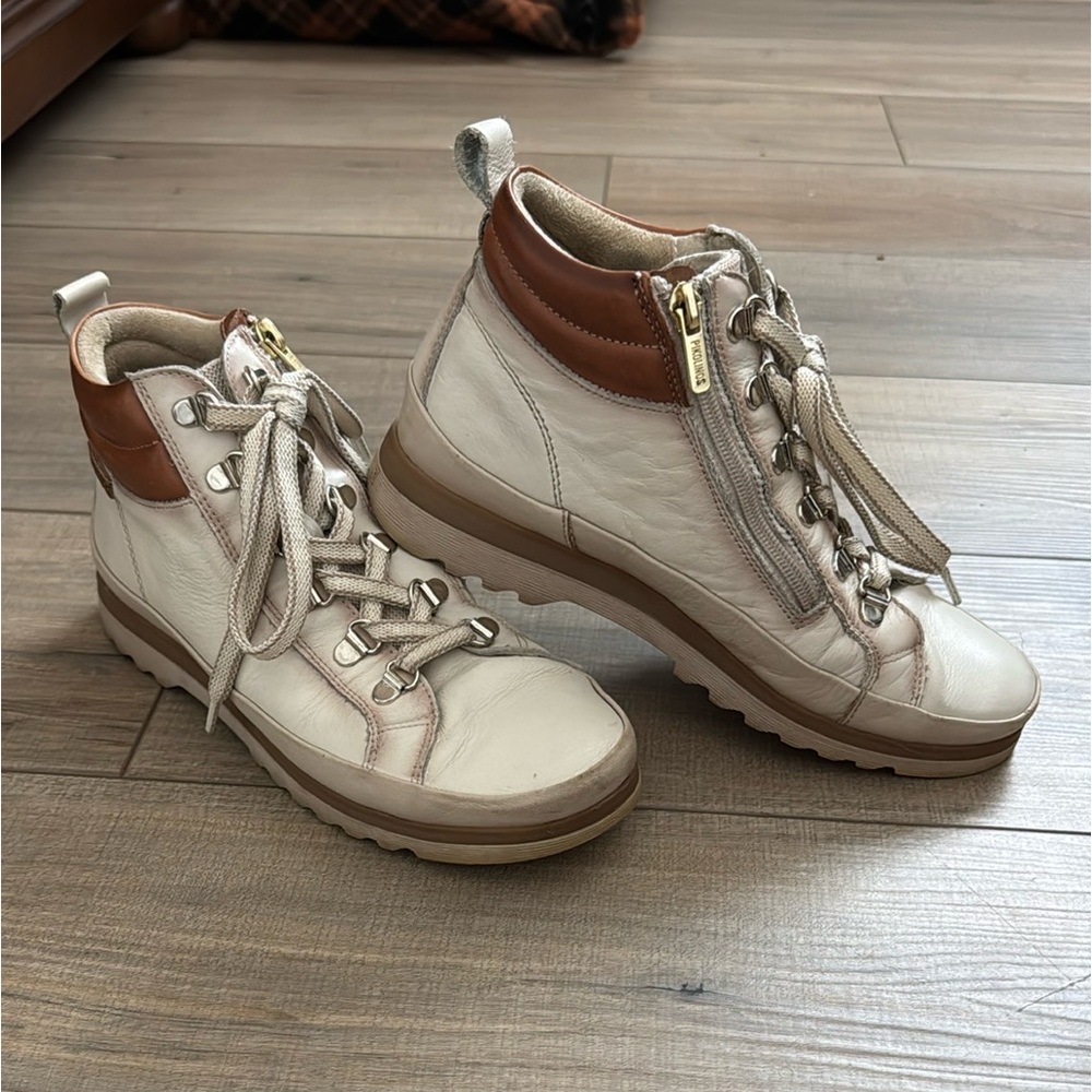 Pikolinos Vito Women's Beige and Brown Ankle Boots